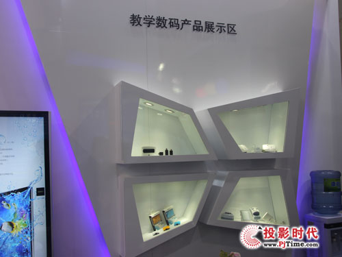 新聯合眾亮相2014北京教育裝備展
