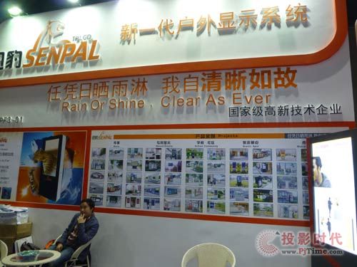 迅豹全球最亮戶外廣告機亮相Infocomm