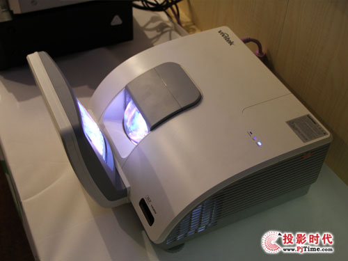 CIT2014：麗訊超短焦家用投影機(jī)受關(guān)注