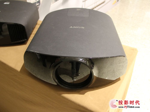 索尼4K家用投影機 CIT2014艷壓群芳