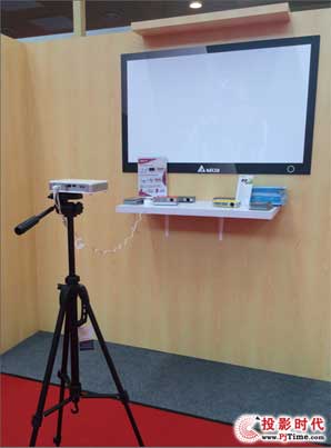 Vivitek麗訊現(xiàn)場展示了“小身材，大視界”的微投QUMI Q5