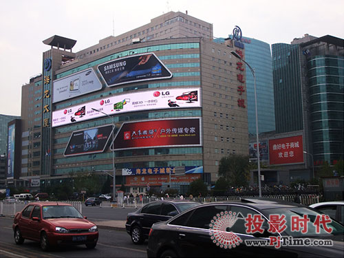 彩易達(dá)打造中關(guān)村海龍大廈LED顯示屏