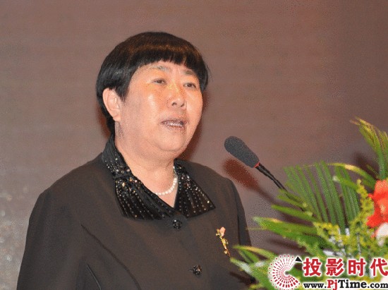 白為民：投影機進入家庭的機會很大