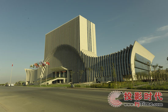 烏魯木齊維泰大廈部署鑫彩光電P3戶內全彩LED顯示屏