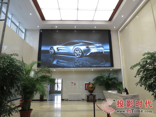 烏魯木齊維泰大廈部署鑫彩光電P3戶內全彩LED顯示屏