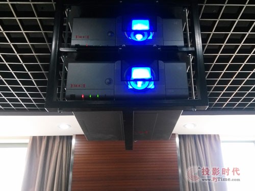 大視電子MPGA2P202 多通道超高清主被動轉(zhuǎn)換邊緣融合機(jī)成功服務(wù)于虹口區(qū)高級中學(xué)