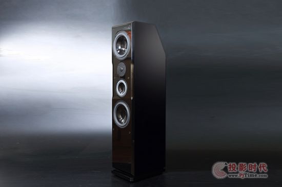 大尺寸的威猛造型：HD Comet CP-1200F落地喇叭