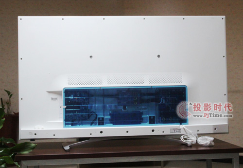 酷開U55電視背部展示