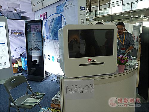 億特朗廣告機亮相上海數字標牌展
