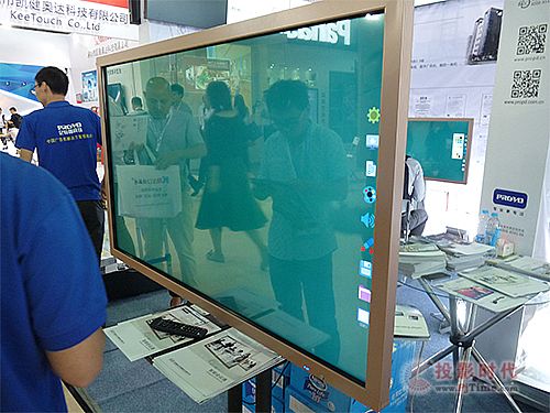 億特朗廣告機亮相上海數字標牌展