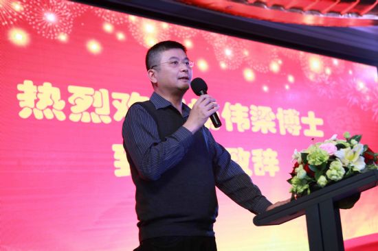 小李子拿影帝了，中國智能投影企業呢