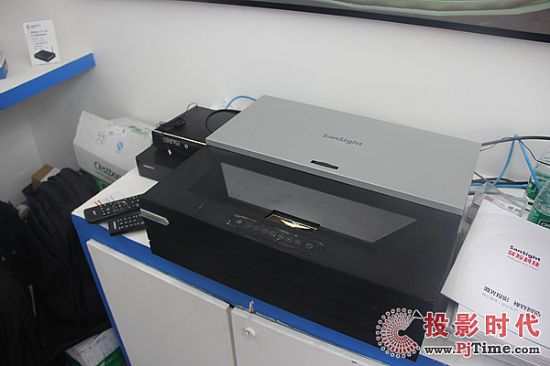 ǿƼ1080P 1800lm̽ͶӰC(j)