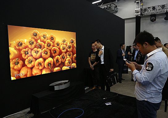 堅果的價值公式：無理想不產品——采訪了堅果智能影院董事長胡震宇先生、CEO陳興博博士