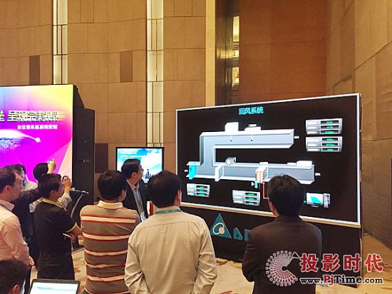 圖二 來賓與臺達視訊技術專家交流行業解決方案
