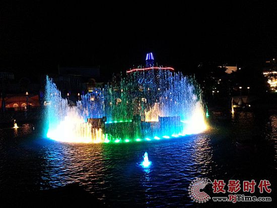     DET攜巴可專業投影系統進駐香港海洋公園世界級水幕演出
