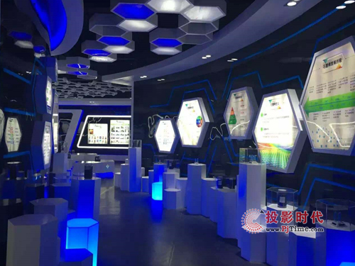 樂麗投影機為廣西石墨烯研究院展覽館添彩