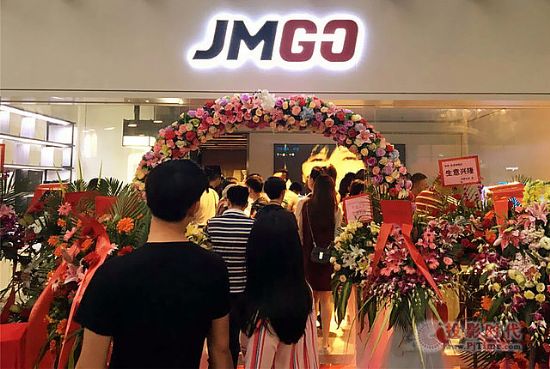 堅果投影儀首家旗艦店開業 10分鐘首單售出 