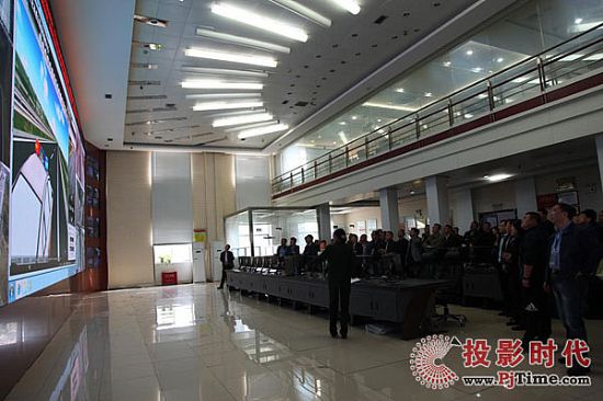 上海三思小間距高清LED監(jiān)控屏助力智慧交通