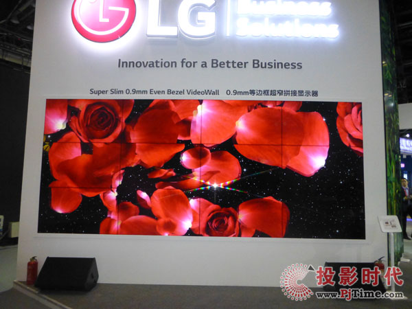 全球最薄0.9mm超窄邊框拼接顯示器