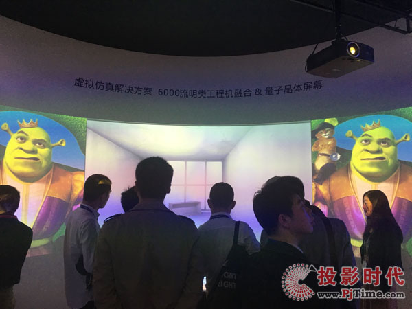 虛擬仿真&量子玻璃雙面投影—— 6000流明類工程機融合