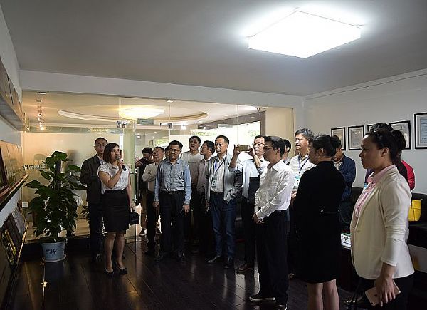 永州文體廣新局考察團到訪明和光電