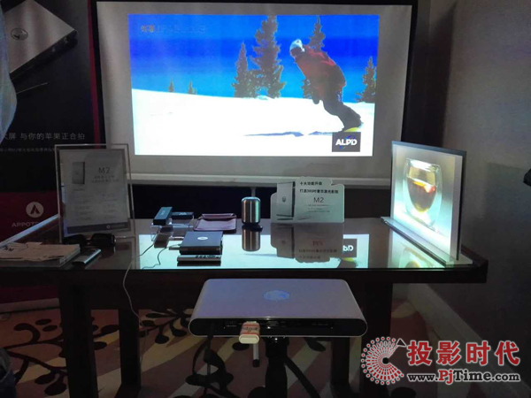 便攜激光大屏M2