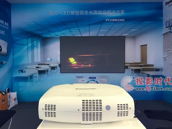 重拳出擊：松下全系列教育投影機集體亮相教育展