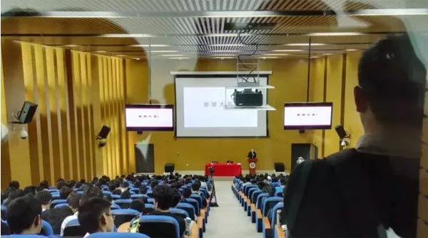 松下工程投影機走進深圳大學，為新校區“增光添彩”
