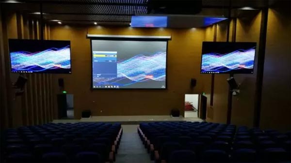 松下工程投影機走進深圳大學，為新校區“增光添彩”
