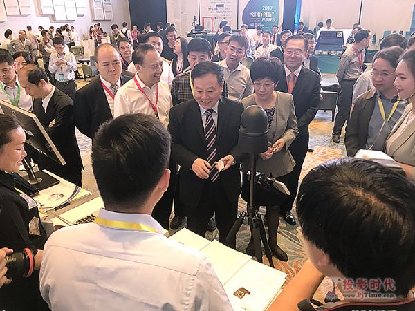 清新互聯受邀參加2017合肥“資本+創新”對接峰會展示