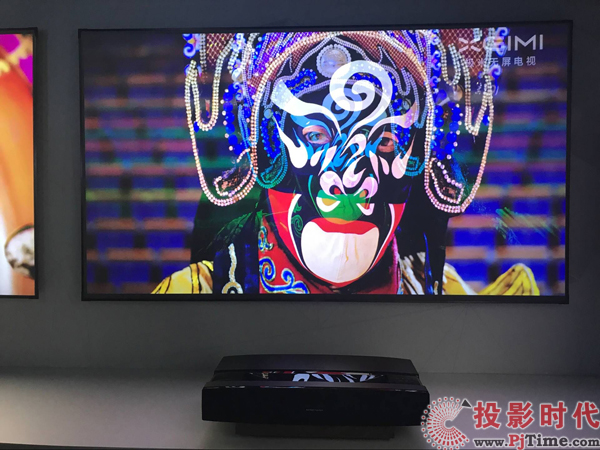 極米發(fā)布全球首款120英寸4K雙色激光無(wú)屏電視T1