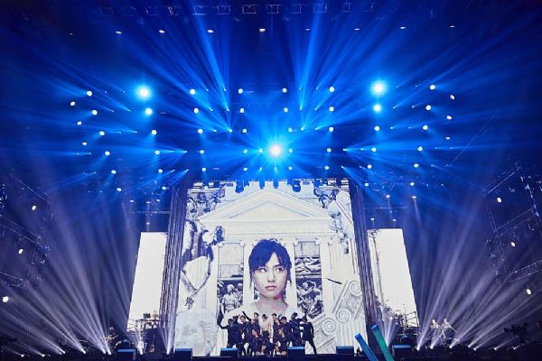 周筆暢2017巡演廣州首站 威特姆九宮格LED透明屏助力演出