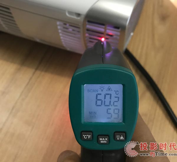 讓更多人享受優質影音：明基W1120入門級家用投影機評測