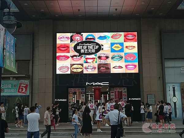 天津濱江道樂賓百貨戶外全彩顯示屏