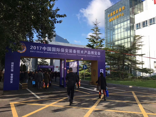 LANBO平板投影或許是最佳的室內(nèi)超大尺寸顯示屏