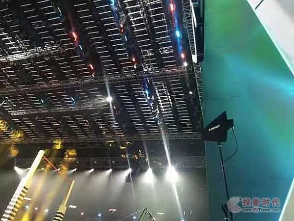 舒爾殿堂級無線系統閃耀“天貓雙11晚會”