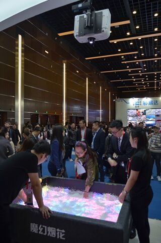 鴻合科技商用BG實力出擊，呈現(xiàn)Infocomm China 2018閃耀亮點