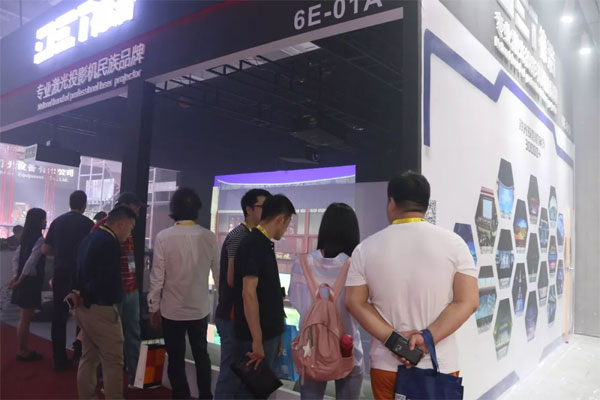 DET德浩參加2018廣州Getshow展，進一步深耕舞美市場