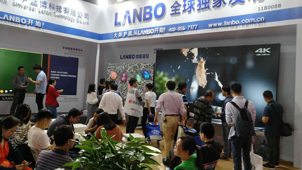 LANBO微距背投重新定義大尺寸教室屏幕護眼標準