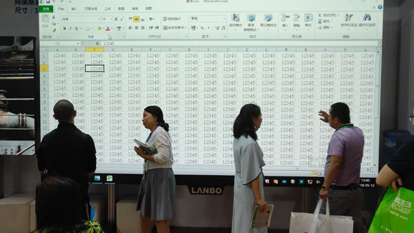 LANBO微距背投重新定義大尺寸教室屏幕護眼標準