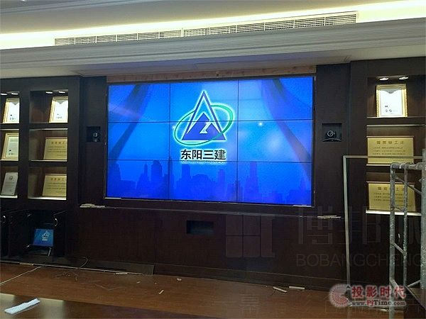 3*3塊液晶單元完成整塊液晶幕墻的組合