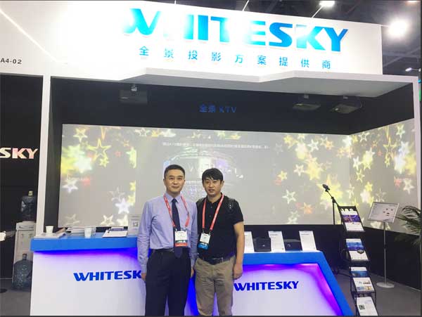 投影時代記者與皓空智能終端事業部總經理石瑋先生