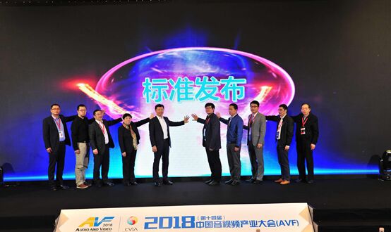 XESS浮窗全場(chǎng)景TV&C7劇院電視行業(yè)大會(huì)上“搶戲”，雙雙獲產(chǎn)品創(chuàng)新獎(jiǎng)