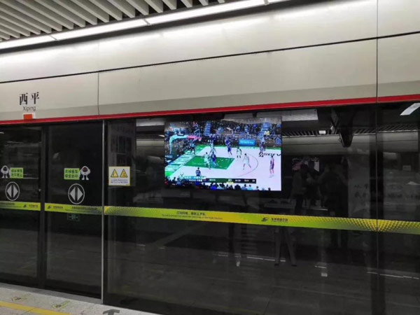 在東莞地鐵2號線，邂逅OLED科技之美！