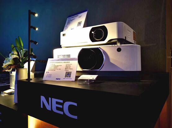 NEC•`ͶӰCFyomw