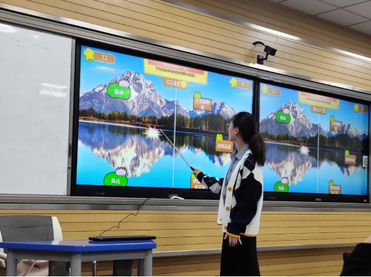 （學生正在進行學科融合說課展示）