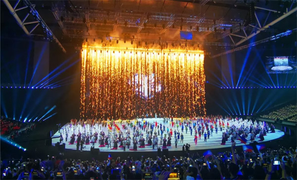 東南亞運動會開幕式，艾比森上演“極限挑戰(zhàn)”