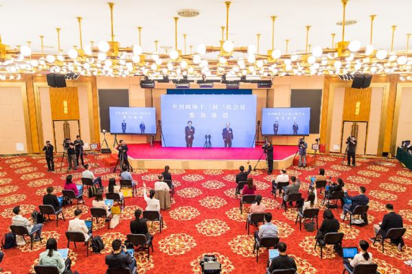 人民日報、新華社紛紛點贊！洲明UMini超高清視頻交互助力兩會