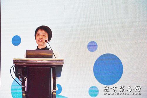 第三屆中小學教育裝備新技術應用創新論壇暨優秀案例頒獎活動在重慶舉行