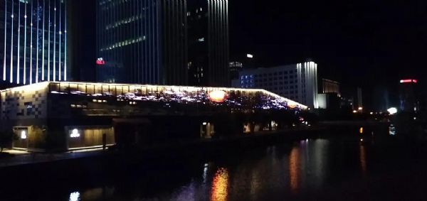 洲明再造網紅景點！1400㎡創意屏點亮寧波“曼哈頓”！
